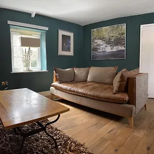https://fernlea-mews-luxury-2-bed-2-bath-holiday-home-central.yorkshirehotels.net
