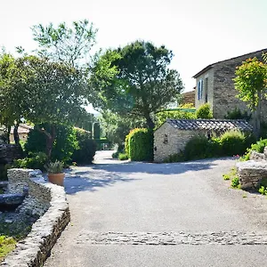 https://domaine-les-bastidons.fr-provencehotel.com